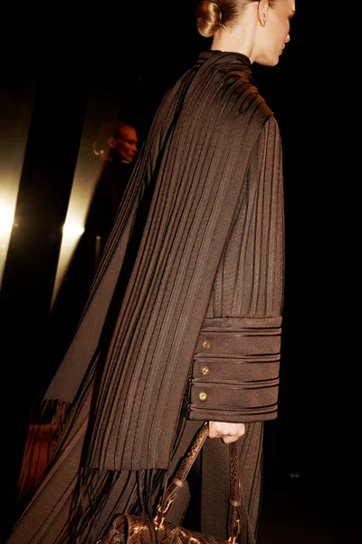 Look 11